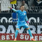 Goleiro Matheus Donelli tem empréstimo renovado pelo Corinthians ao Shabab Al-ahli