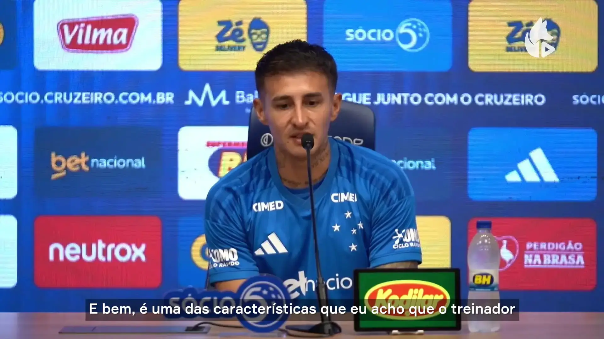 Lateral Gabriel Rojas se declara pronto para atuar pelo Cruzeiro sob comando de Artur Jorge