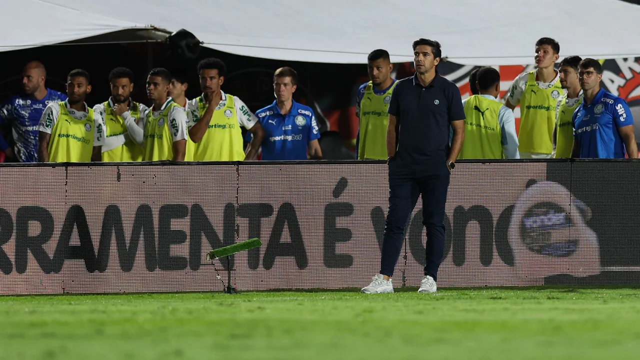 Abel Ferreira analisa arbitragem e vê critério correto em expulsões no Barradão