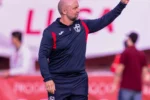 Ademir Fesan e comissão técnica são desligados da Portuguesa após queda na Série D
