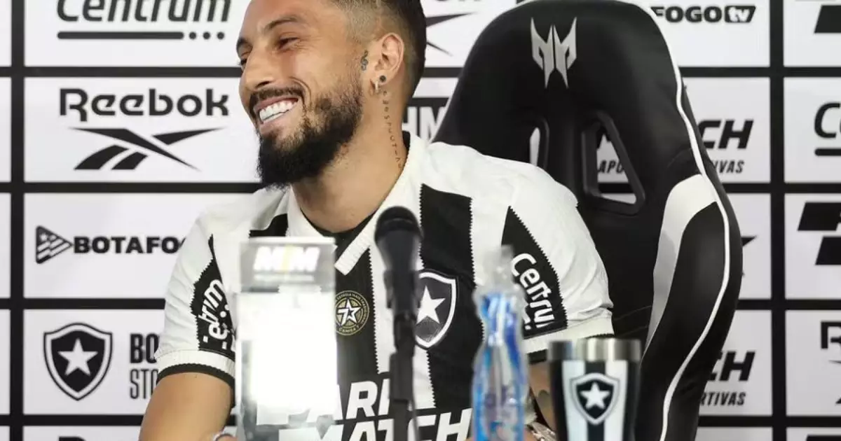 Alex Telles celebra 100 jogos e reforça papel de liderança no Botafogo