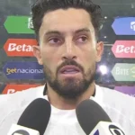 Alex Telles celebra centenário no Botafogo com vitória decisiva no Mineirão