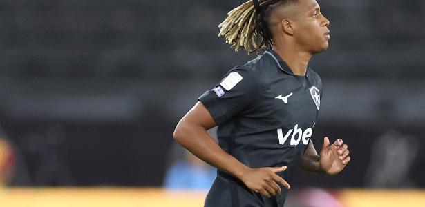 Análise aponta inconsistências na tentativa do Palmeiras pela contratação de Danilo