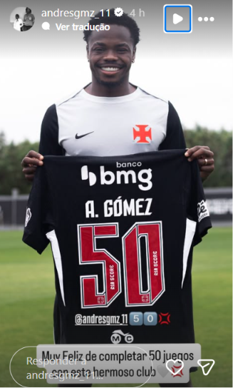 Andrés Gómez celebra marca de 50 partidas com a camisa do Vasco