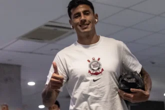 Angileri celebra gol inédito pelo Corinthians em empate desafiador contra o Bahia