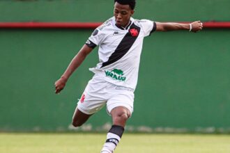 Araxá anuncia Ykaro Toledo, ex-Vasco com histórico de títulos na base