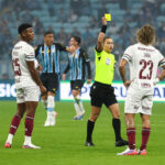 Arbitragem marca impedimento e anula gol do Fluminense contra o Grêmio