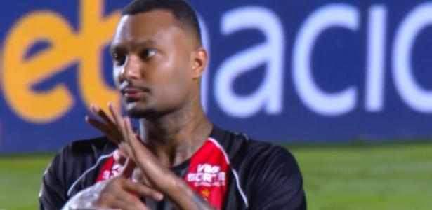 Arbitragem polêmica marca duelo entre Vitória e Palmeiras no Barradão