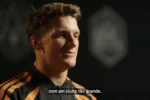 Arsenal oficializa a chegada do atacante Christos Tzolis para a temporada