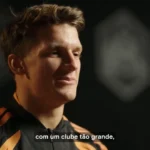 Arsenal oficializa a chegada do atacante Christos Tzolis para a temporada