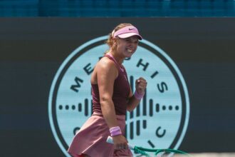 Ascensão precoce: tenista russa de 16 anos brilha e avança às quartas de final em Memphis