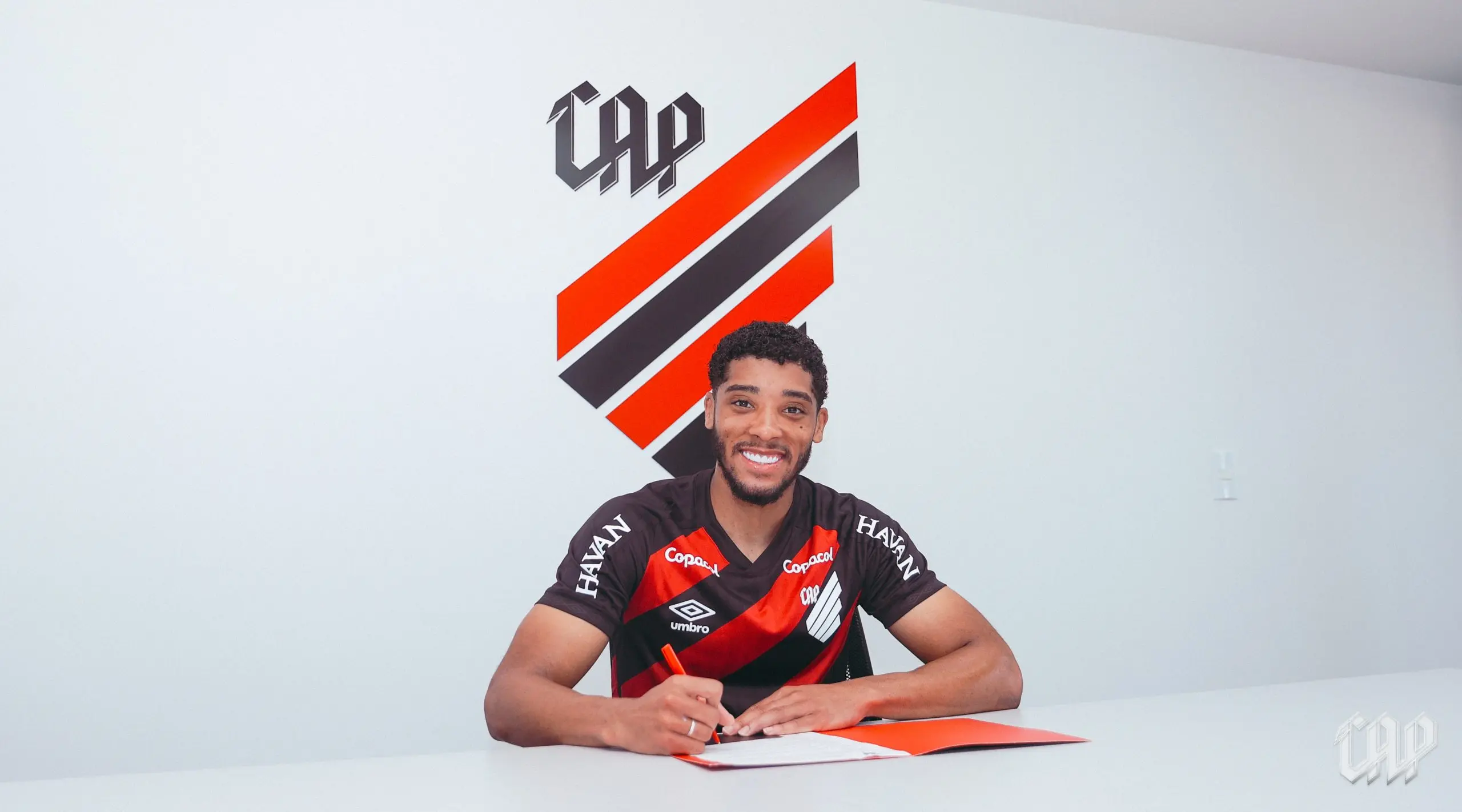 Athletico-pr garante permanência de Diogo Riquelme até 2029