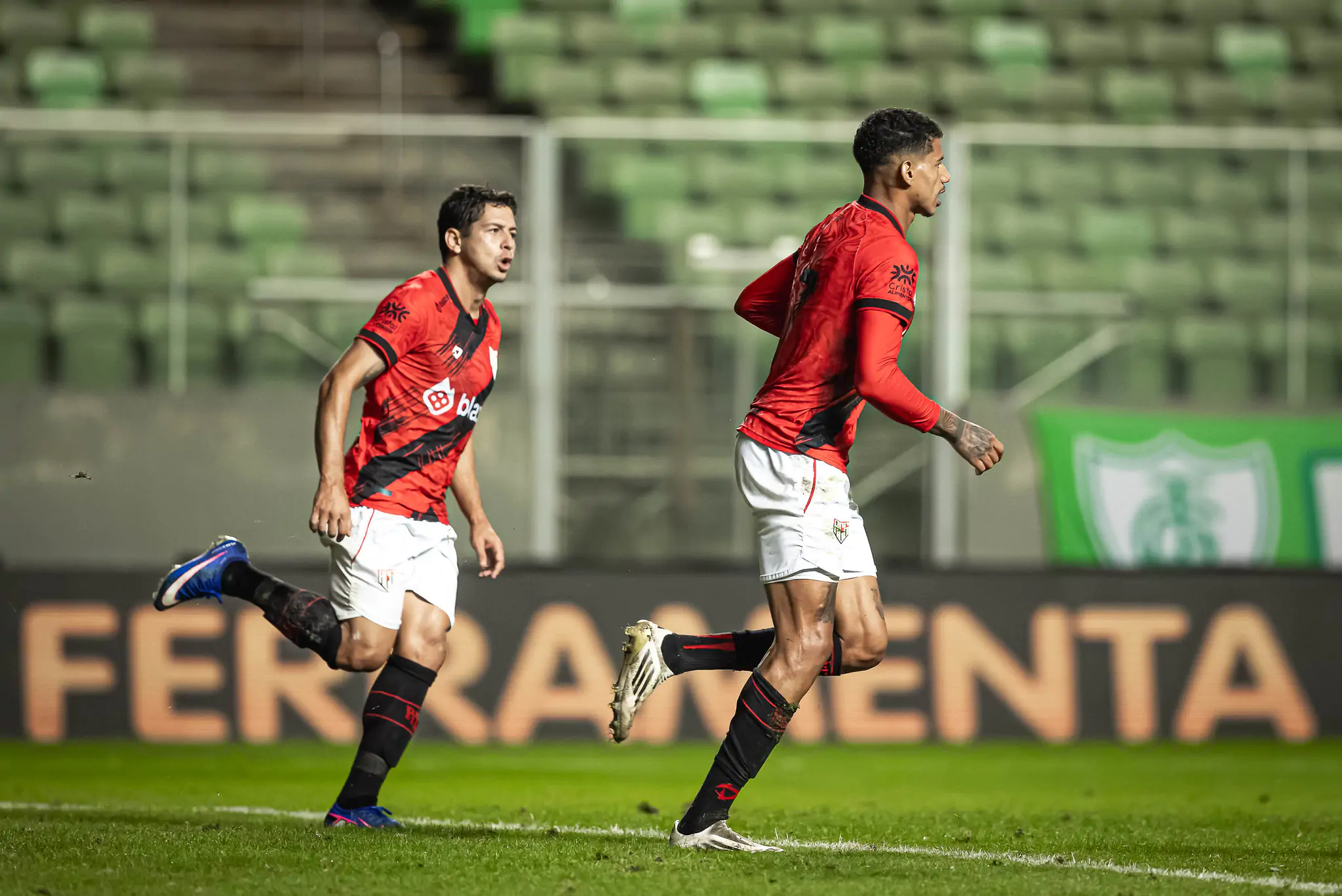 Atlético-go e Operário medem forças pela vigésima rodada da Série B