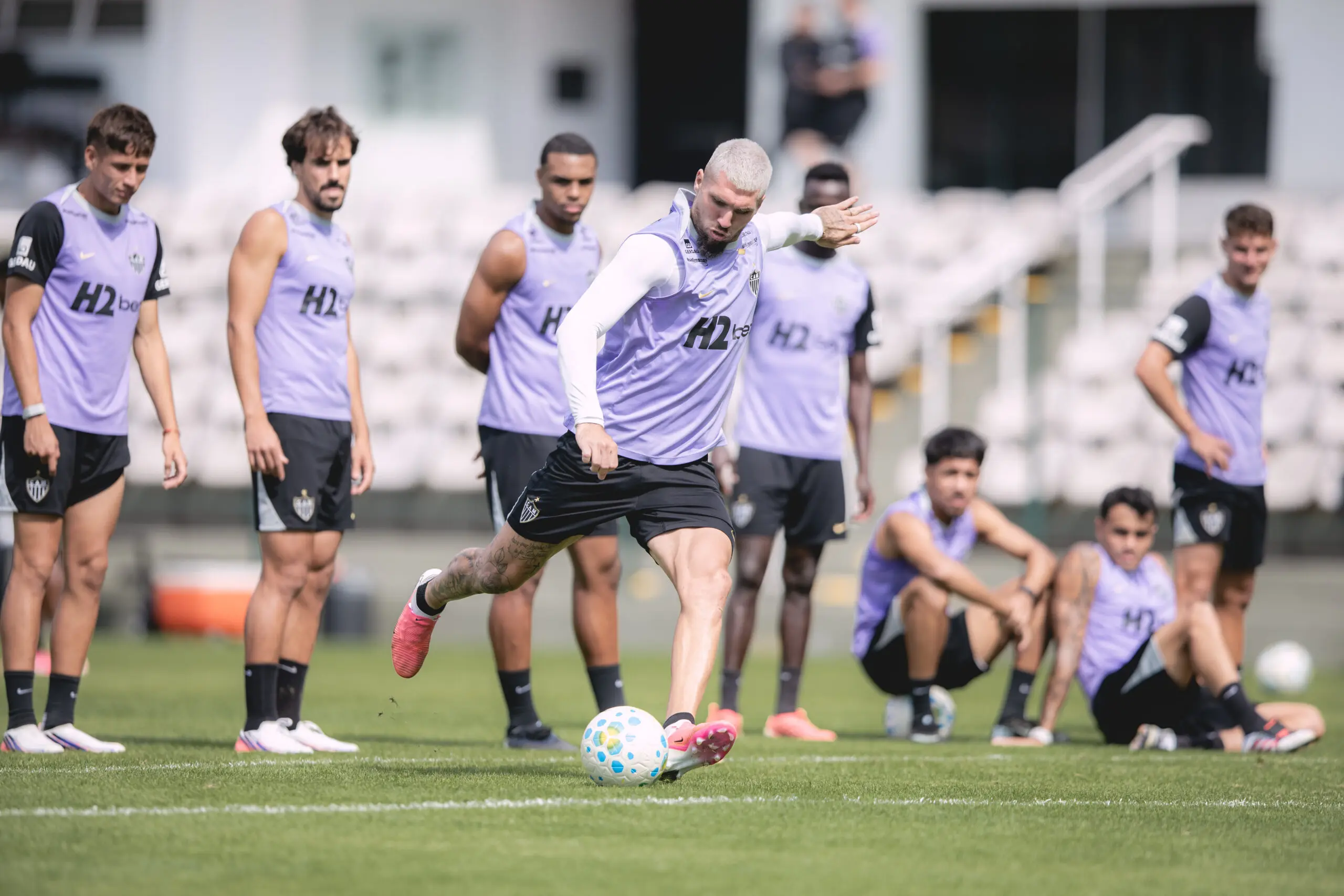 Atlético-mg define relacionados contra o Palmeiras com retornos e ausência de Cuello