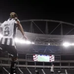 Atrito nos bastidores: ações do Palmeiras acirram ânimos com Botafogo por Danilo