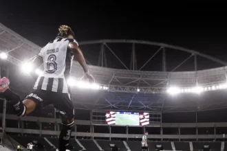 Atrito nos bastidores: ações do Palmeiras acirram ânimos com Botafogo por Danilo
