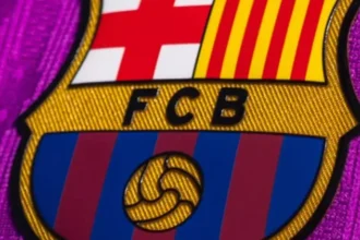 Barcelona avalia contratação de zagueiro campeão mundial em meio a exigência milionária do Athletic Bilbao