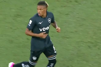 Bastidores revelam crise entre empresários de Danilo e diretoria do Botafogo