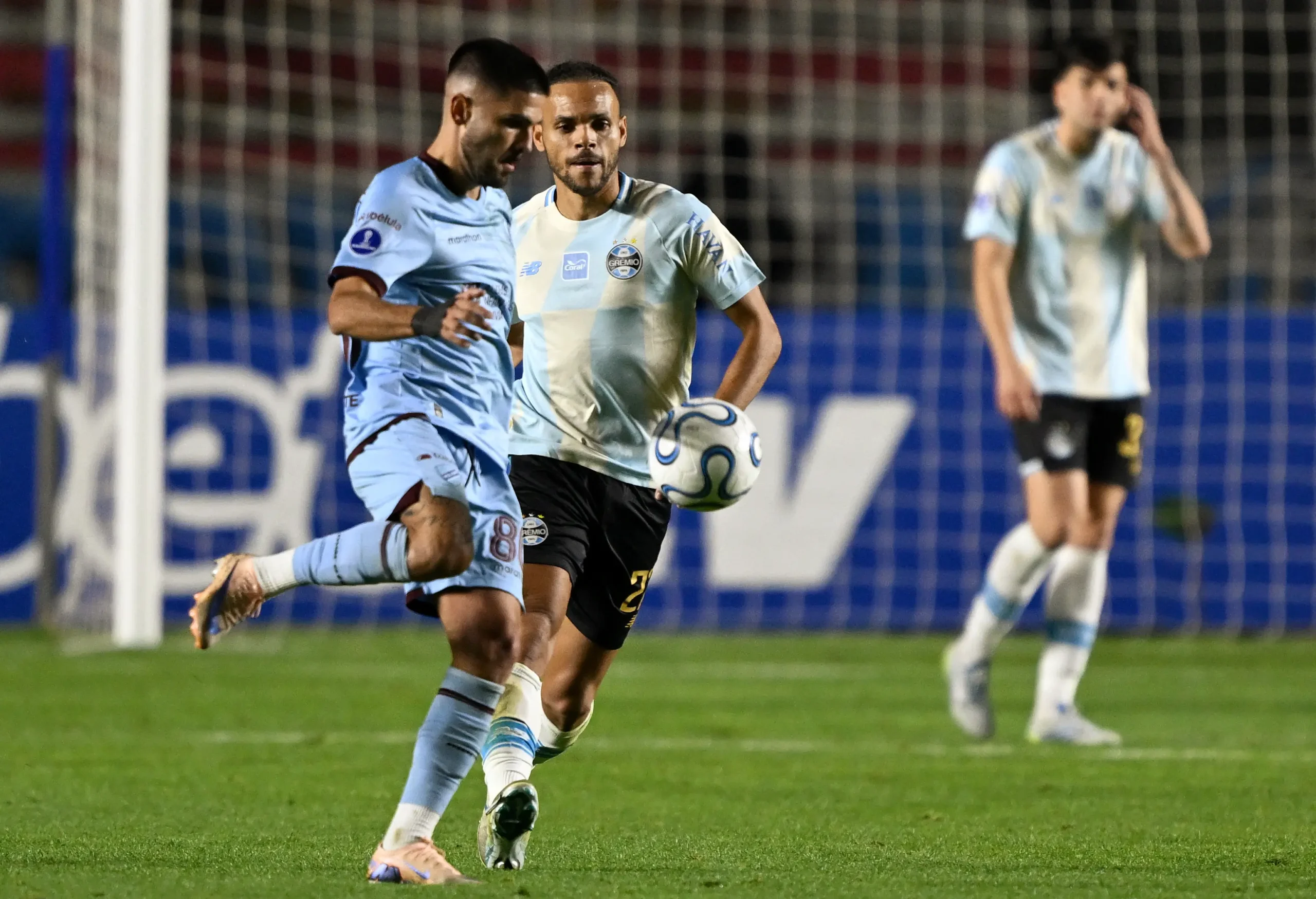 Bolívar supera Grêmio em duelo decisivo pela Copa Sul-americana