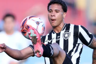 Botafogo estende vínculo de empréstimo do lateral Gabriel Abdias