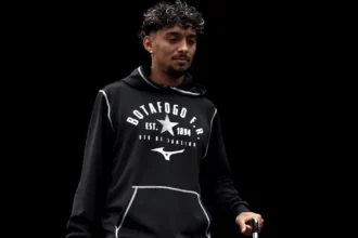 Botafogo estreia agasalho da Mizuno em viagem decisiva contra o Cruzeiro