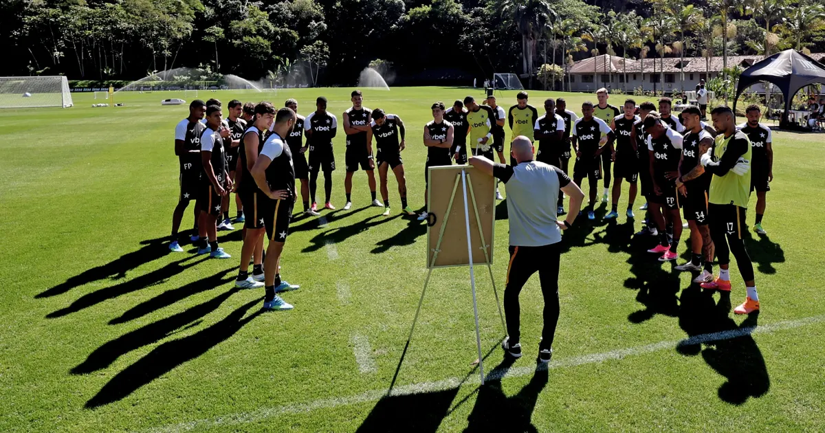 Botafogo mantém busca ativa por reforço para a zaga no mercado