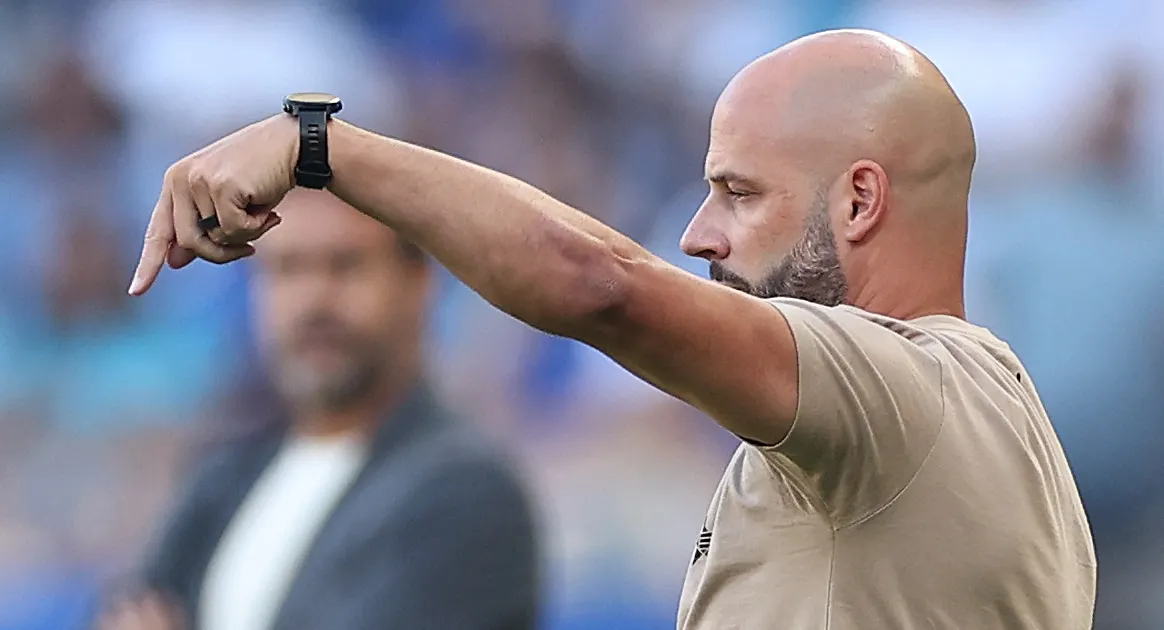Botafogo supera Cruzeiro em reencontro de Franclim Carvalho e Artur Jorge