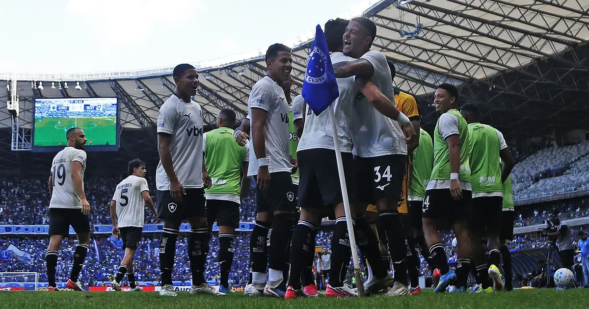 Botafogo vence Cruzeiro e ganha fôlego na tabela do Campeonato Brasileiro