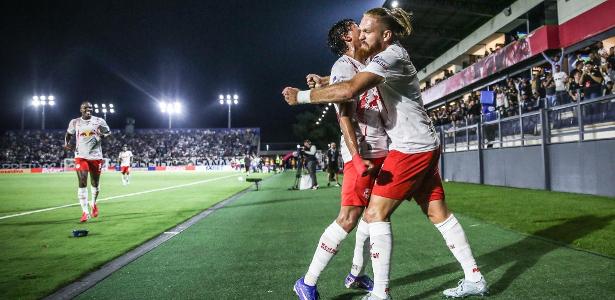 Bragantino e Coritiba duelam no Nabi Abi Chedid pela vigésima rodada do Brasileirão