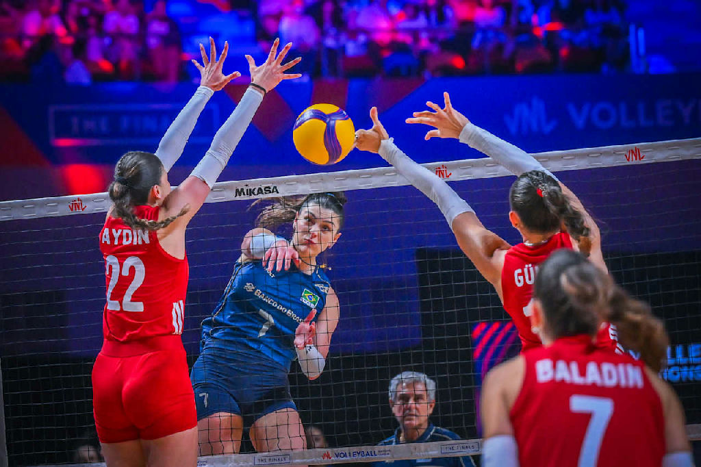 Brasil e Turquia protagonizam duelo decisivo na final da Liga das Nações de vôlei