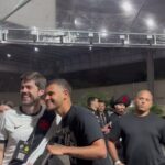 Bruno Guimarães marca presença em São Januário para acompanhar duelo do Vasco