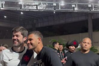 Bruno Guimarães marca presença em São Januário para acompanhar duelo do Vasco