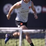 Bruno Lopes retorna aos treinos com o elenco profissional do Vasco