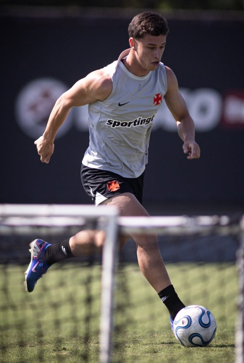Bruno Lopes retorna aos treinos com o elenco profissional do Vasco