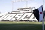 Busca por zagueiro: Vasco sonda defensor brasileiro na Europa para reforçar elenco