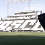 Busca por zagueiro: Vasco sonda defensor brasileiro na Europa para reforçar elenco