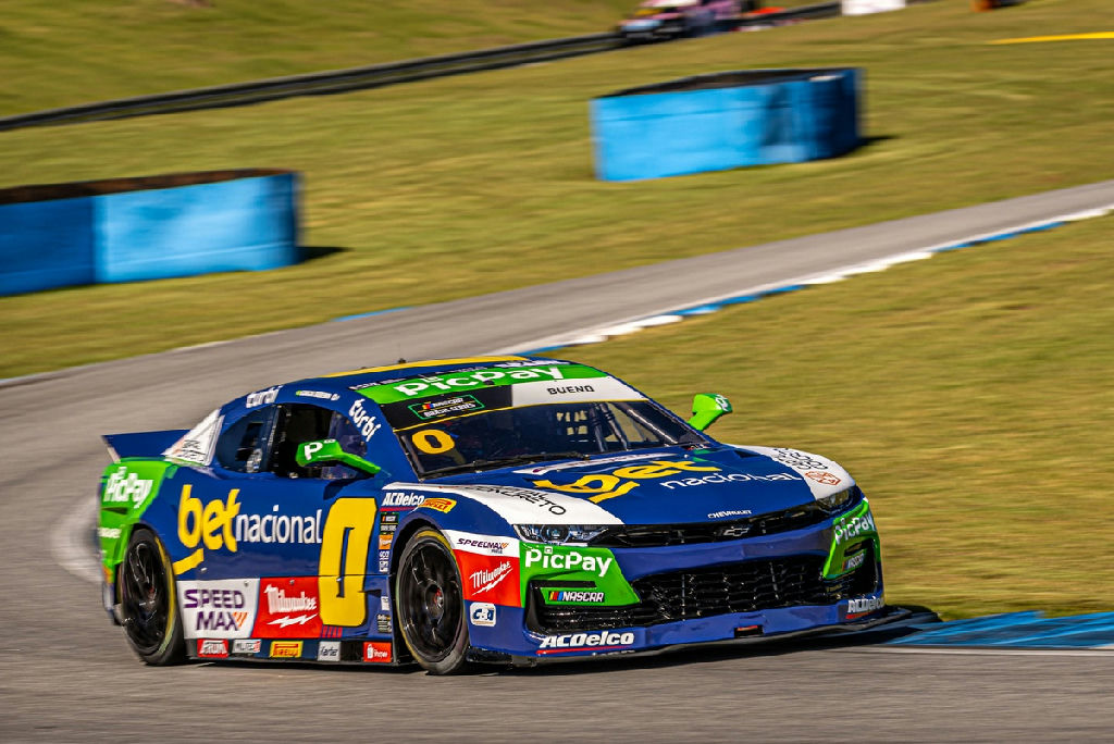 Cacá Bueno encara desafio inédito no anel externo de Cuiabá pela NASCAR Brasil