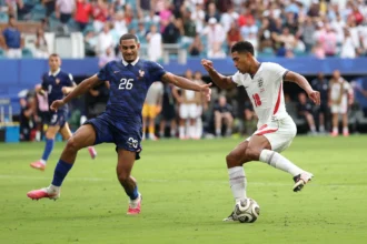 Chelsea fecha contratação do zagueiro Maxence Lacroix por 61 milhões de euros
