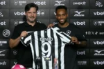 Com a camisa 9, Danilo Pereira é apresentado no Botafogo e promete aplicar experiência internacional