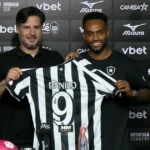 Com a camisa 9, Danilo Pereira é apresentado no Botafogo e promete aplicar experiência internacional