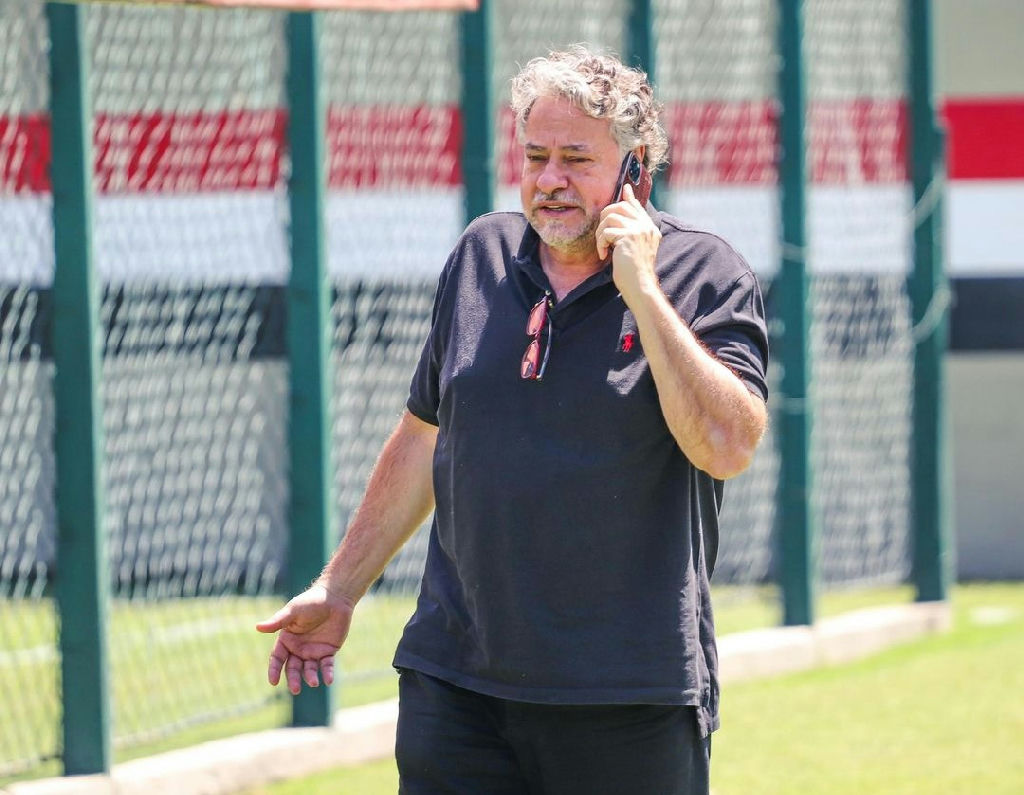 Comissão de Ética do São Paulo mantém processo contra Julio Casares após ausência em audiência