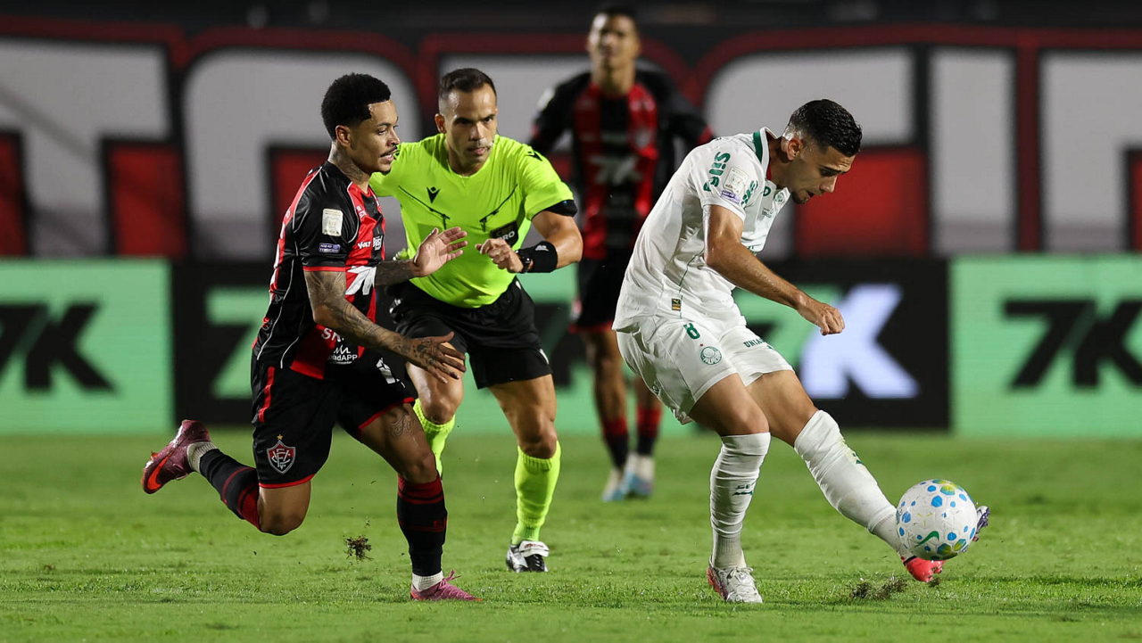Confronto entre Vitória e Palmeiras movimenta 21ª rodada do Brasileirão