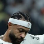 Corinthians acerta extensão de contrato com Memphis Depay por dois anos com corte salarial