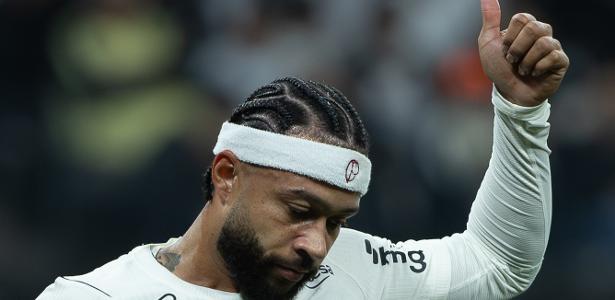 Corinthians acerta extensão de contrato com Memphis Depay por dois anos com corte salarial