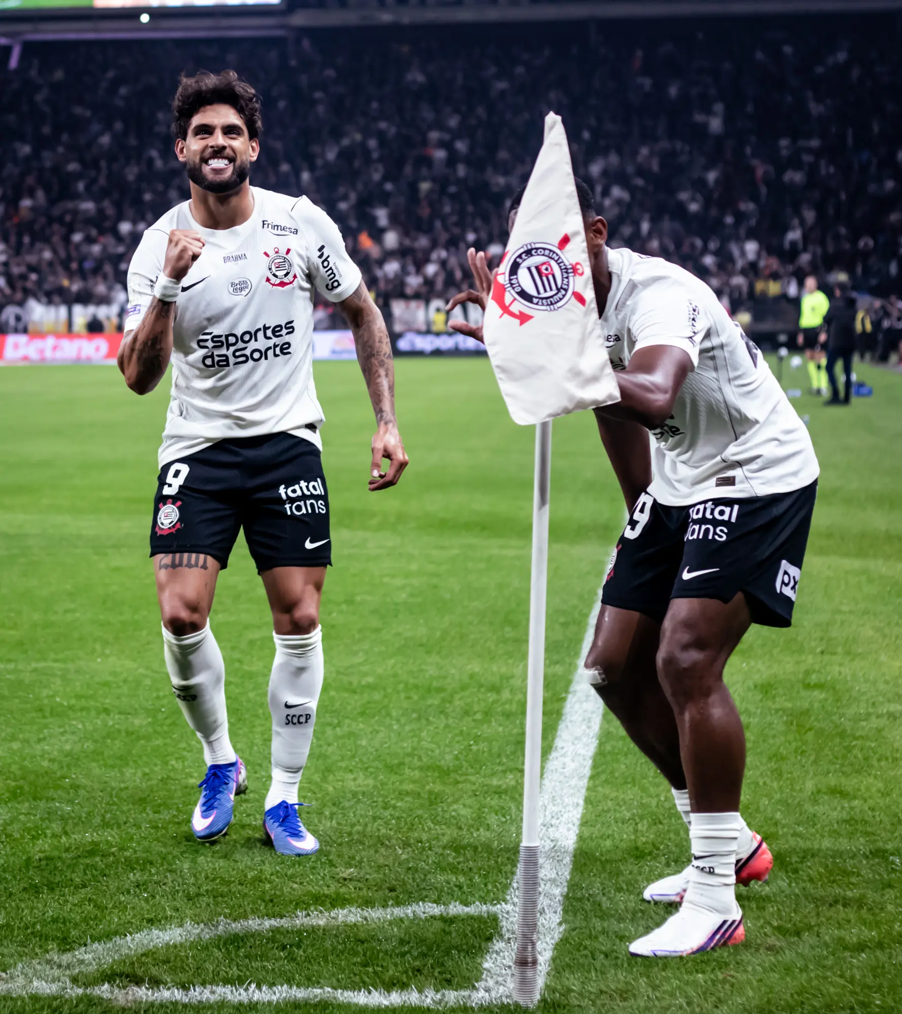 Corinthians celebra vitória no Brasileirão com destaque para dupla ofensiva