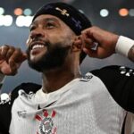 Corinthians formaliza proposta de renovação para Memphis Depay após impasse