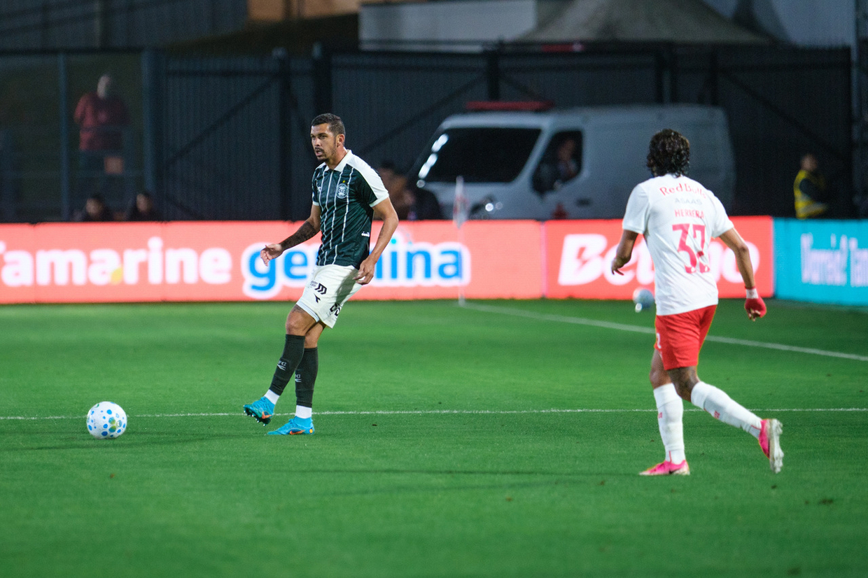 Coritiba e Red Bull Bragantino medem forças em duelo decisivo