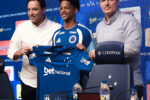 Cruzeiro apresenta Zé Lucas e volante projeta conquistas continentais