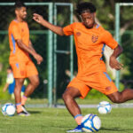 Cruzeiro avança em negociação para contratar volante Zé Lucas do Sport