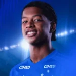 Cruzeiro oficializa chegada do volante Zé Lucas em contrato de longa duração